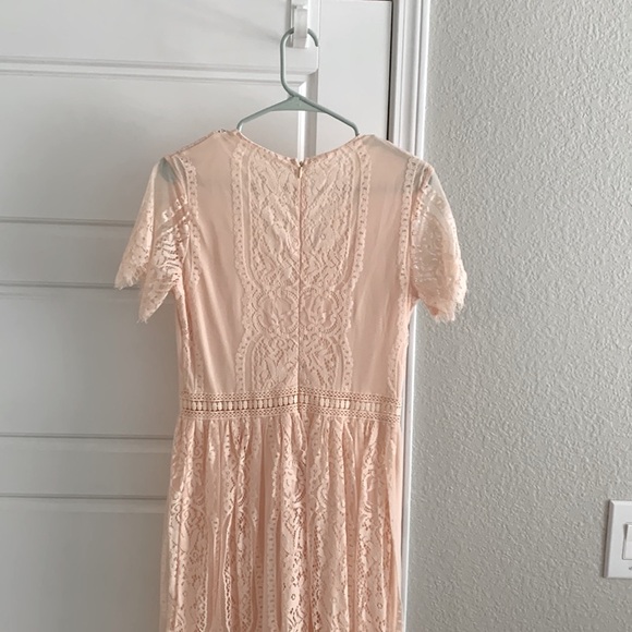 Beautiful Lace Dress Size Medium - Picture 3 of 3